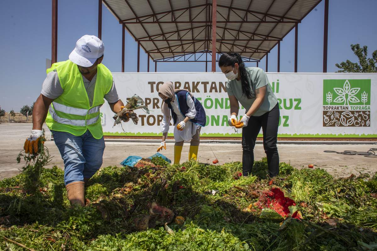 Topraktan Toprağa! Bu proje, çöplerdeki gıdaya sahip çıkıyor!