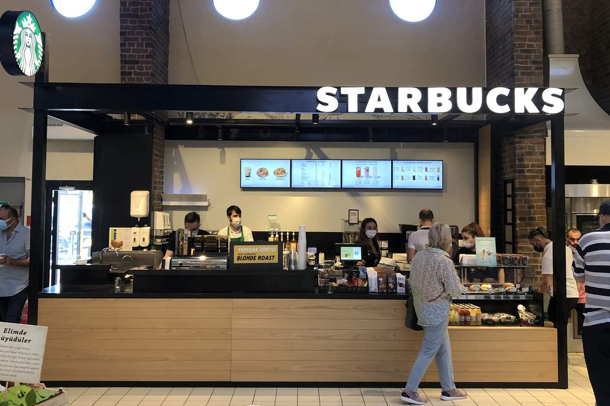 Starbucks çalışanları için bu kararı aldı!