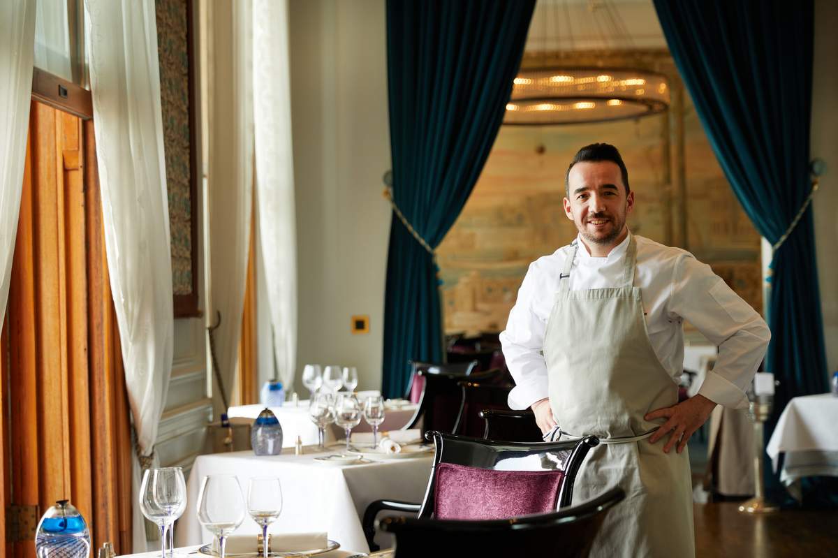 Çırağan Sarayı Tuğra Restoran’ın Baş Aşçısı Emre İnanır oldu