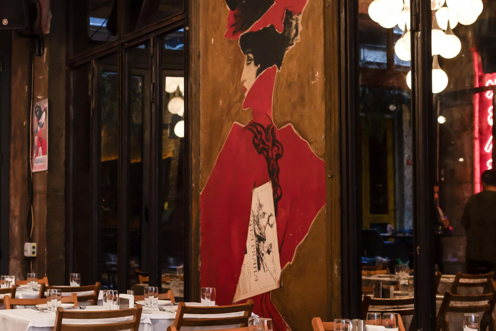 Tünel’in kalbinde, klasik meyhane ruhunu yaşatan bir mekân: Akbabalı Meyhane