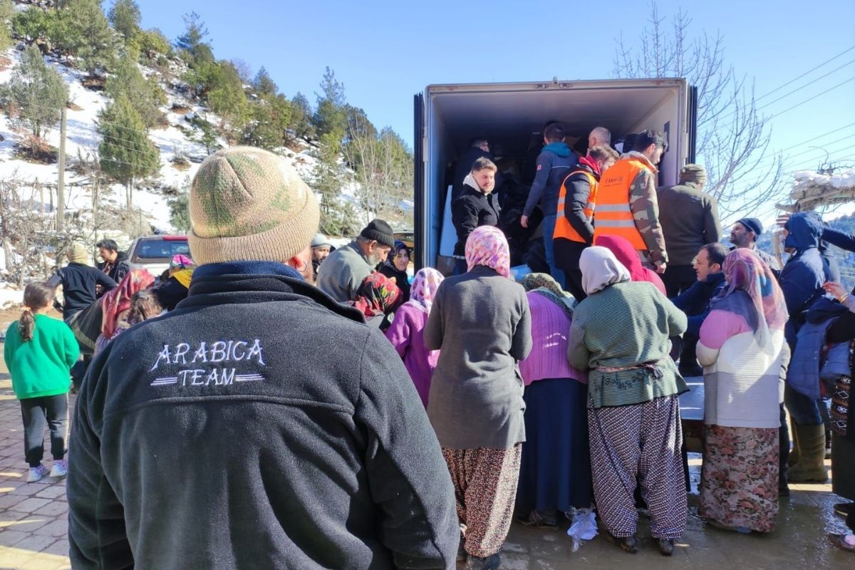 Arabica Coffee House'tan deprem bölgesine yardım