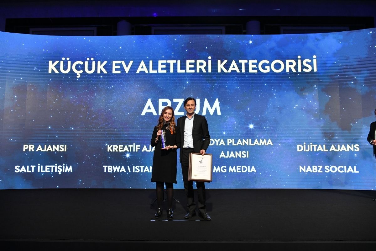 The One Awards’tan Arzum’a ‘Yılın İtibarlısı’ ödülü