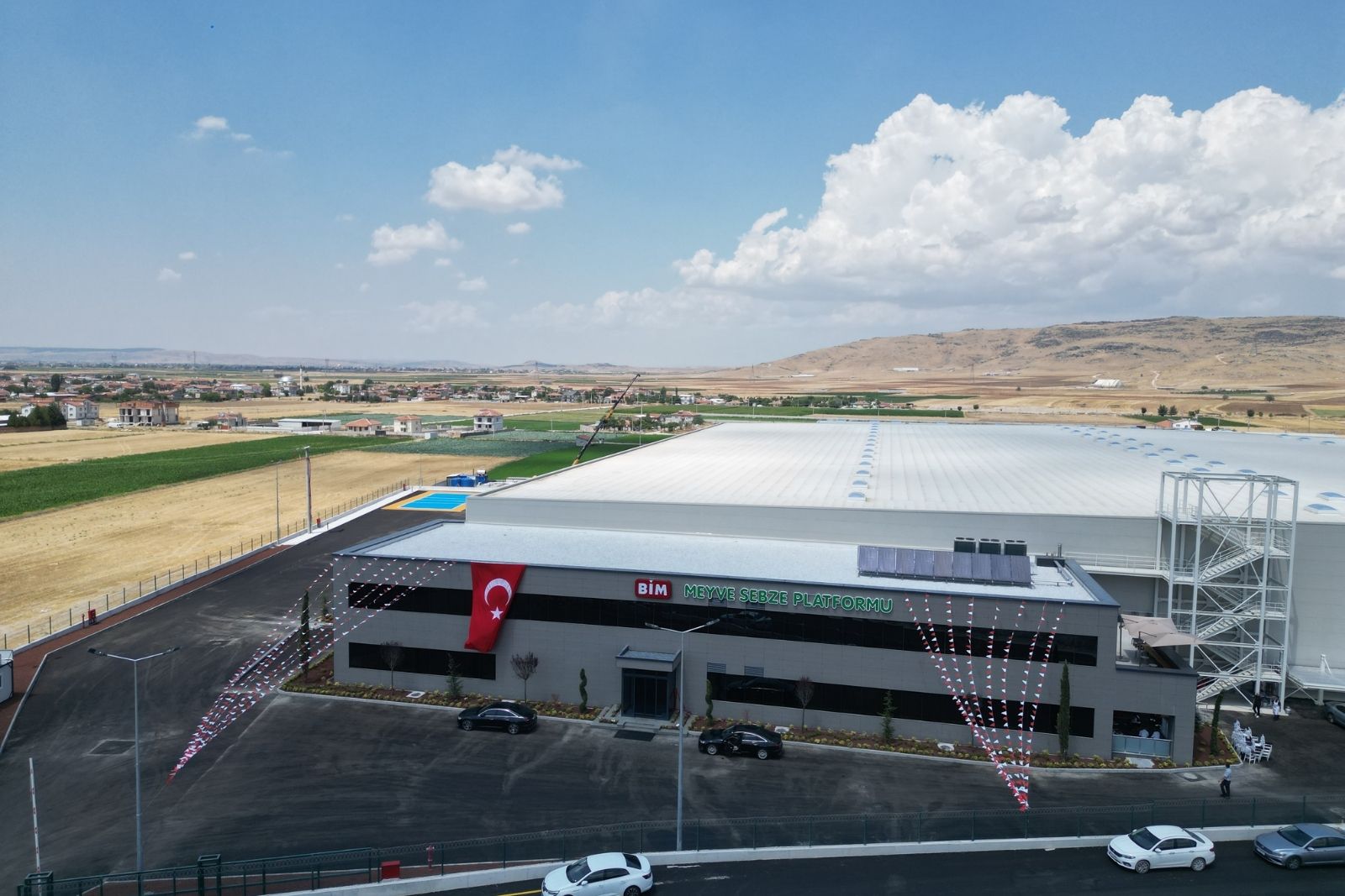 BİM, yeni meyve-sebze platformunu Afyon’da hizmete açıyor