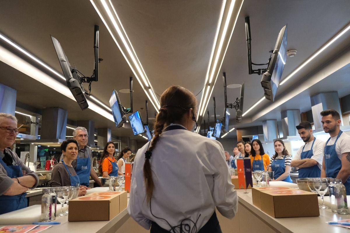 Bir şef, bir dernek ve bir okul birleşti, depremden etkilenenlere yetişti
