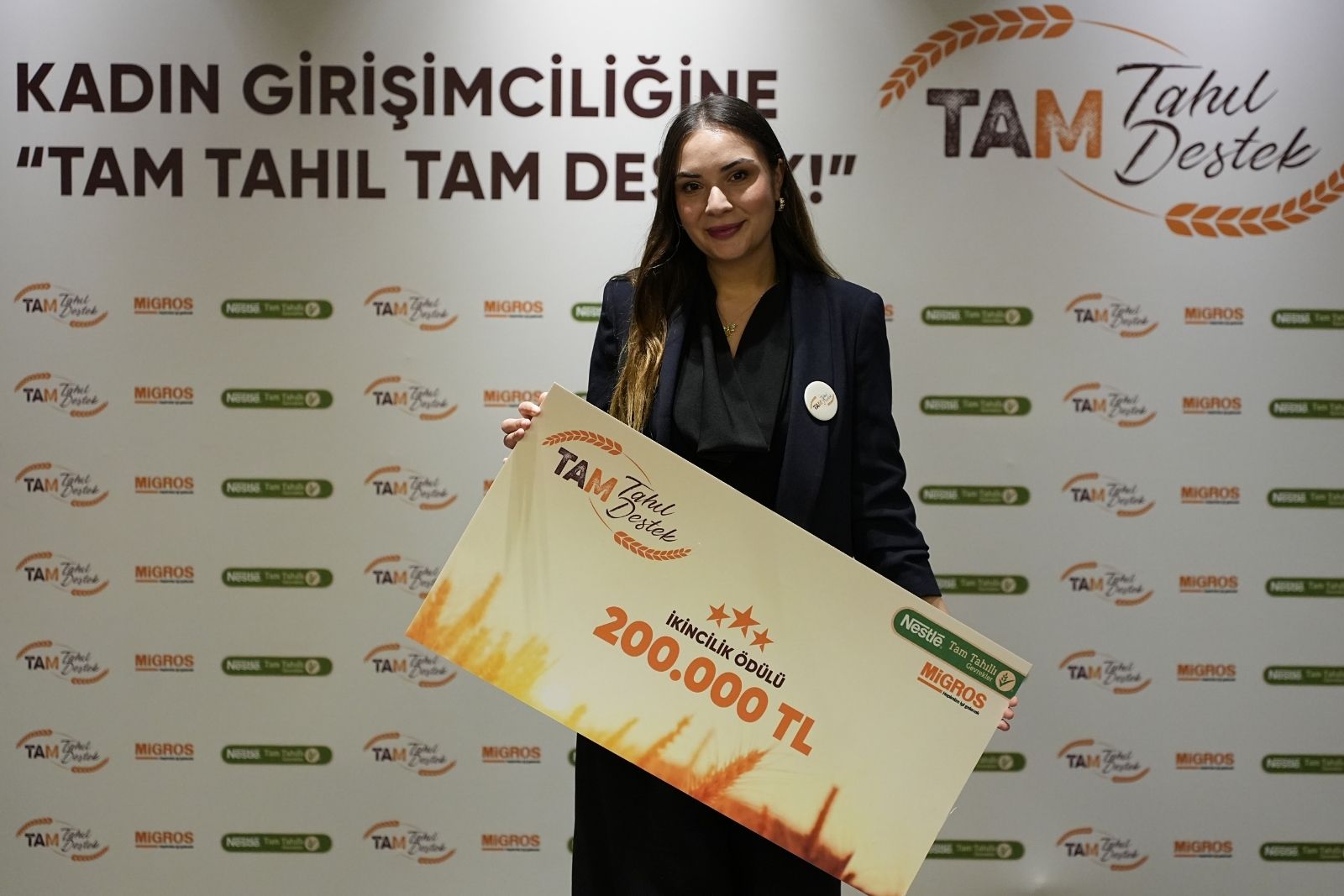 Mutfağını biyoteknoloji şirketine dönüştürüp tarım ve çay atıklarından biyoplastik üretti 