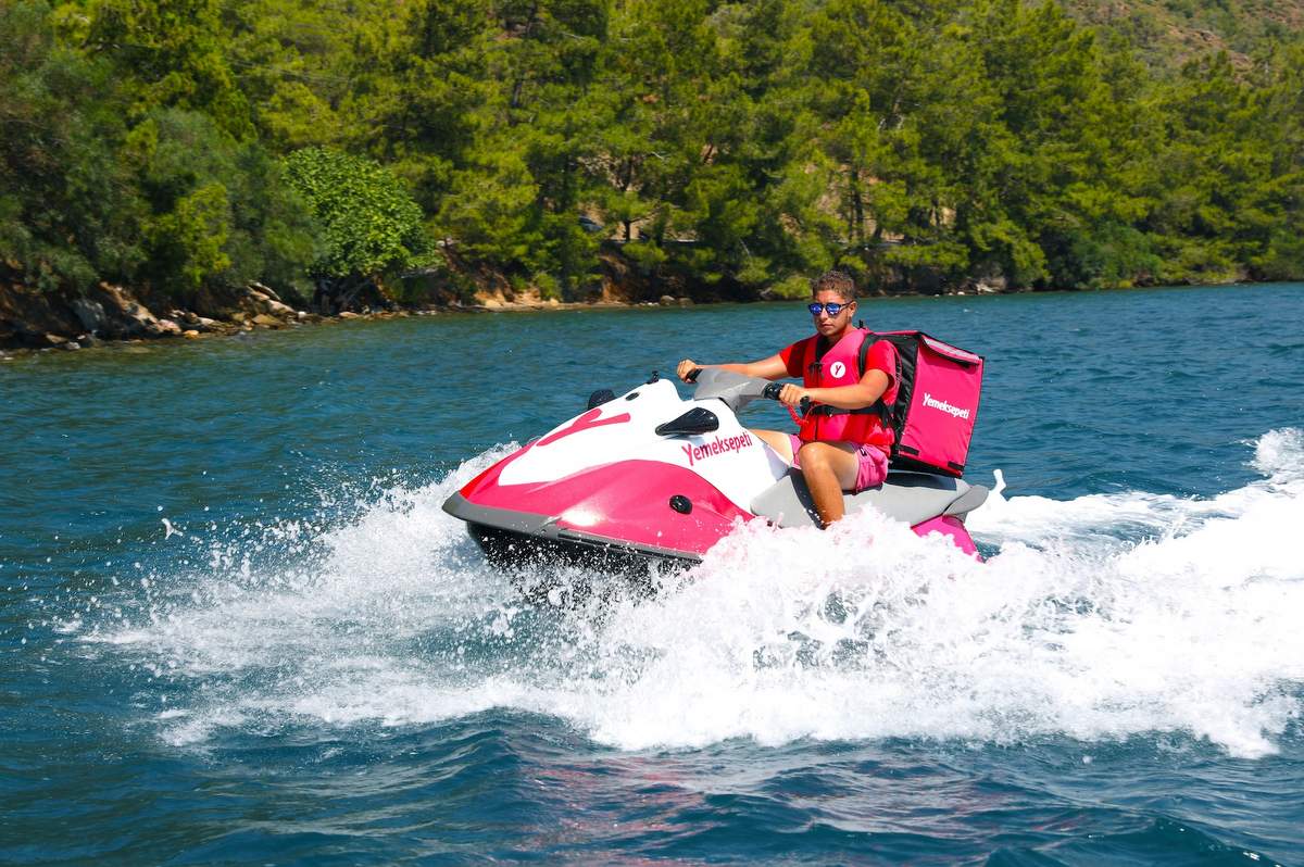 Yemeksepeti, Marmaris koylarında Jet Ski ile teslimata başladı! 