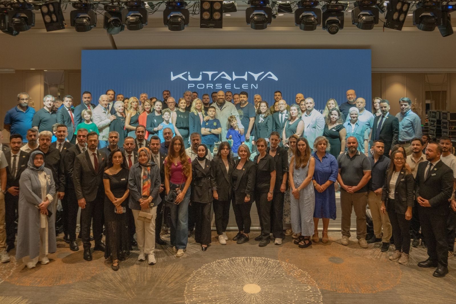 Kütahya Porselen iş ortaklarıyla buluştu