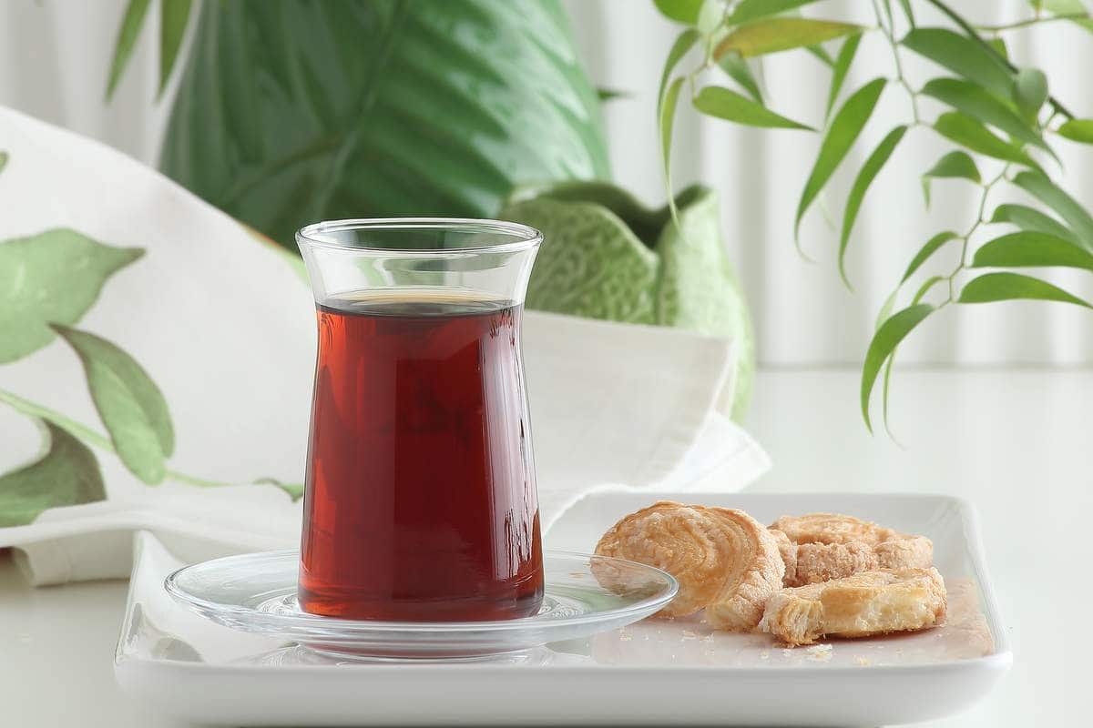 LAV'dan Vera çay bardağı ve tatlı servisleri