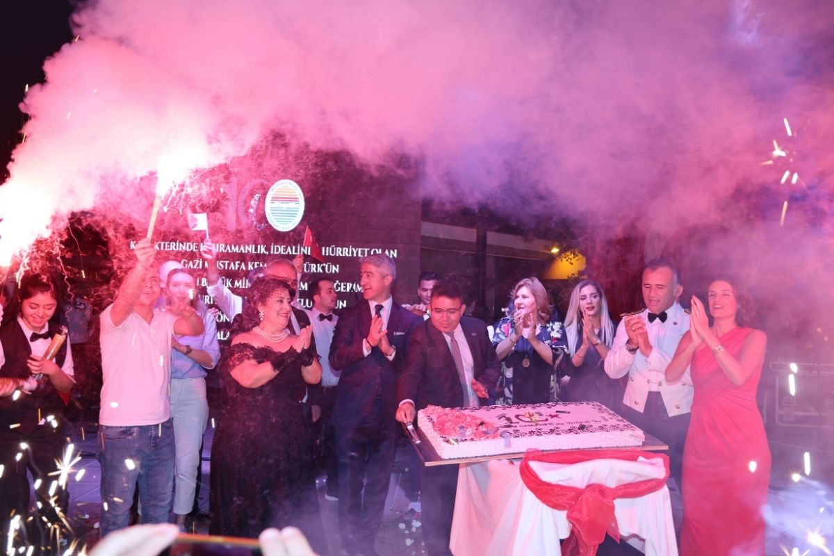 Martı Hotels & Marinas ailesi 100. yılı coşku ile kutladı