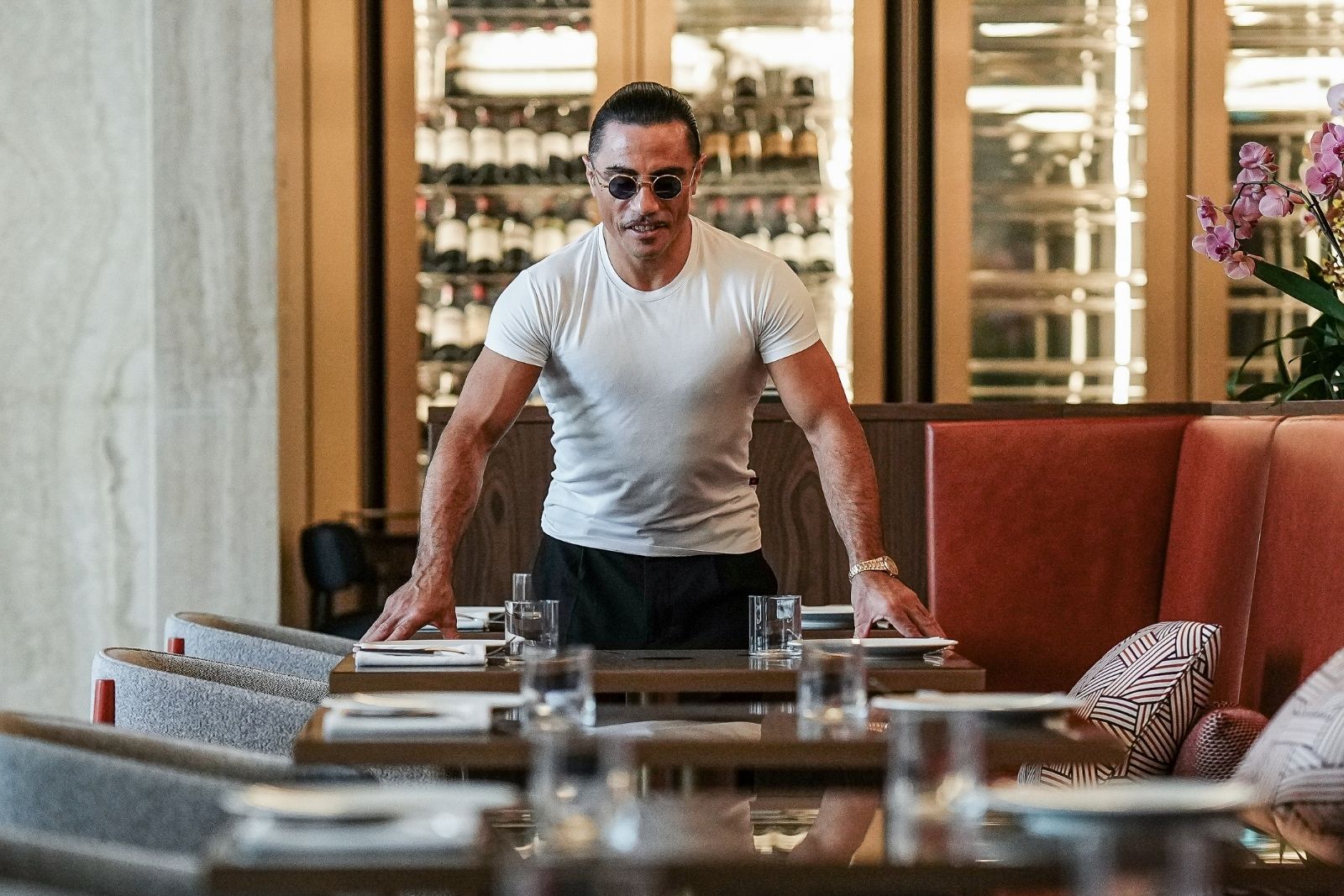 Saltbae Steak & Burger Dubai'de hizmete açılıyor