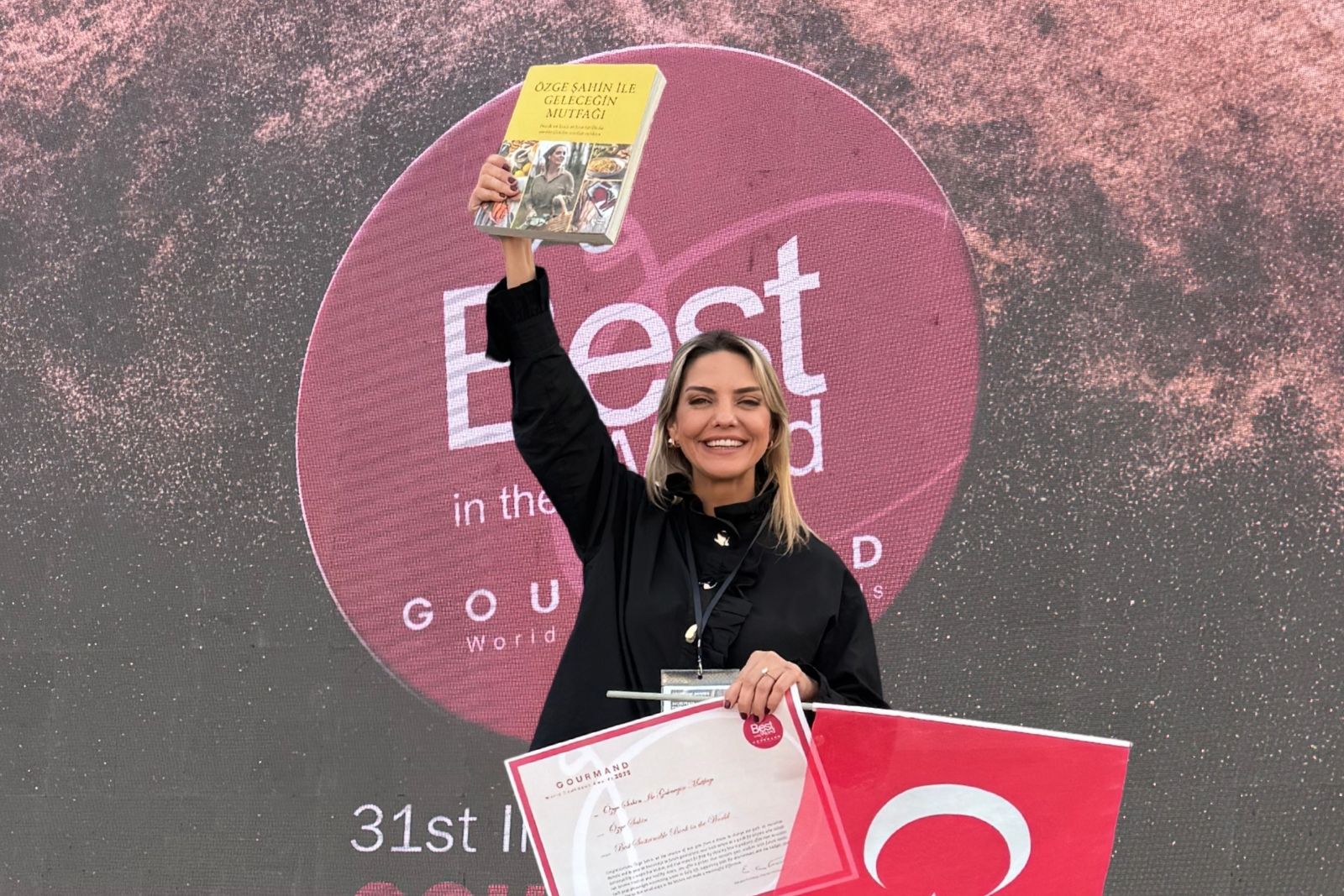 Gourmand World Cookbook Awards’ten Özge Şahin’e ödül