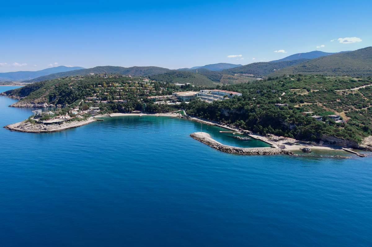 Pine Bay, yeşil ve mavinin buluşma noktası