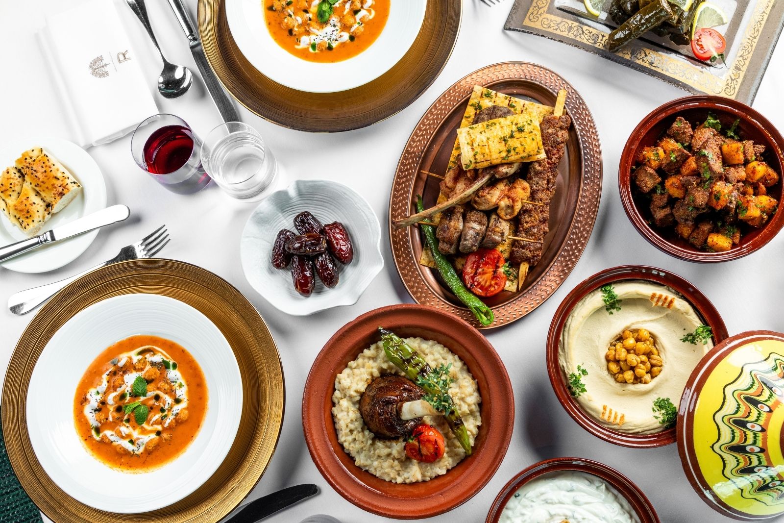 Raffles İstanbul  Ramazanı geleneksel iftar büfesiyle karşılıyor