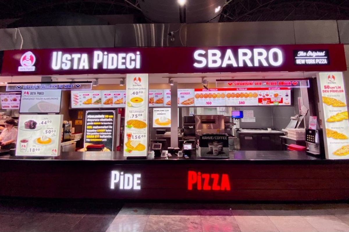 İstanbul Sabiha Gökçen İç Hatlar AVM’de Sbarro Restoranı