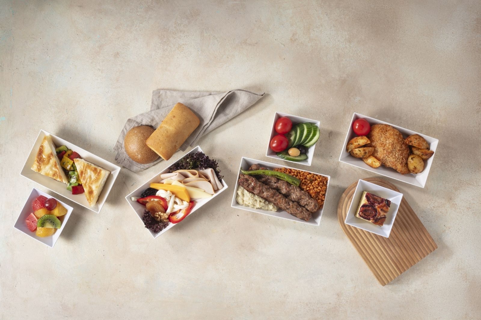 SunExpress, uçak içi menüsünü Türk ve dünya mutfağından sevilen tatları ile yeniledi 