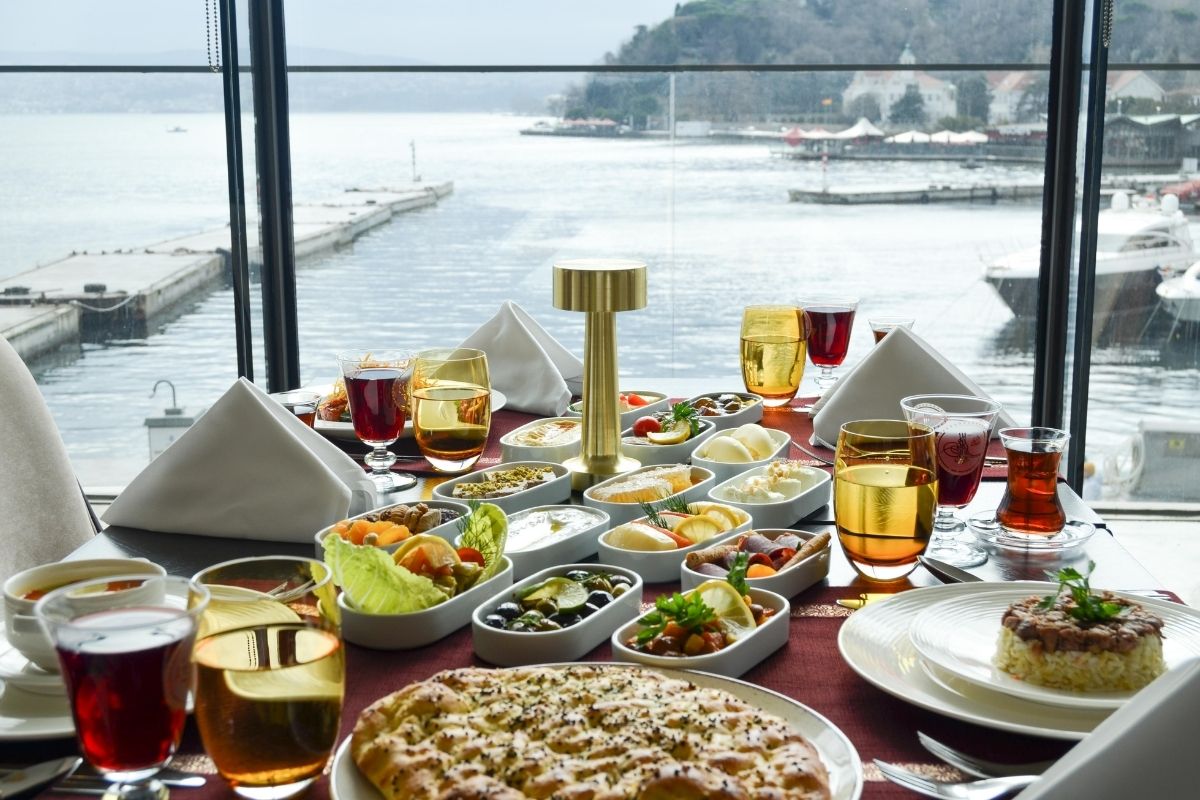 The Grand Tarabya’da iftar sofraları kuruluyor