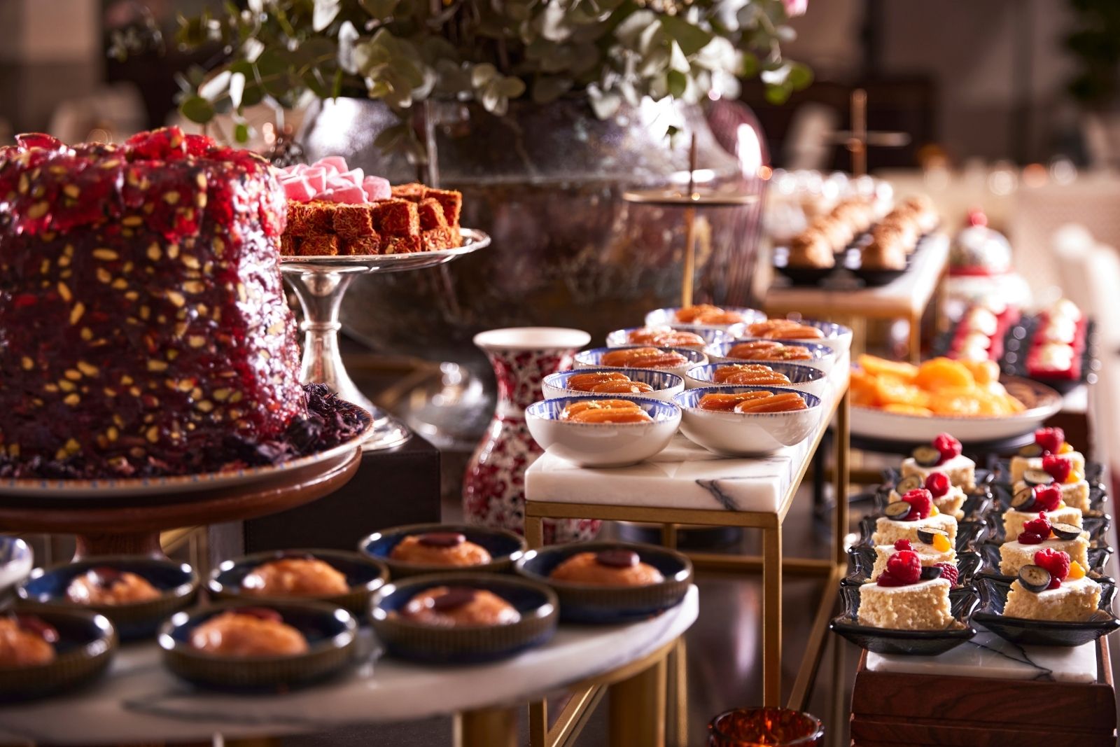 The  Peninsula’da zarif iftar sofraları