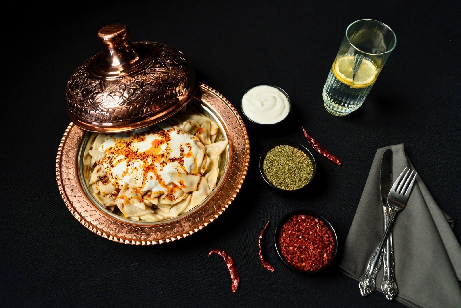 Pek Food geleneksel lezzet üçgen mantıyı yeniden yorumladı… 