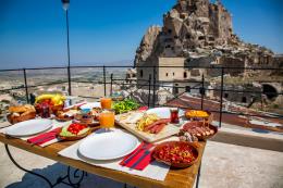 Nefesin güneş, gerçeğin doğa, hayalin kanatlanmak:  ikarus Cappadocia Hotel